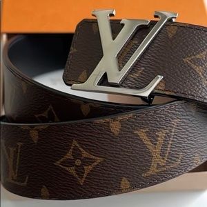 Authentic Louis Vuitton reversible men’s leather belt.